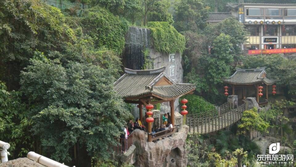 【首選重慶】武隆仙女山|天生三橋|烏江畫廊|蚩尤九黎城 魁星樓|磁器口|解放碑|洪崖洞雙飛6日游