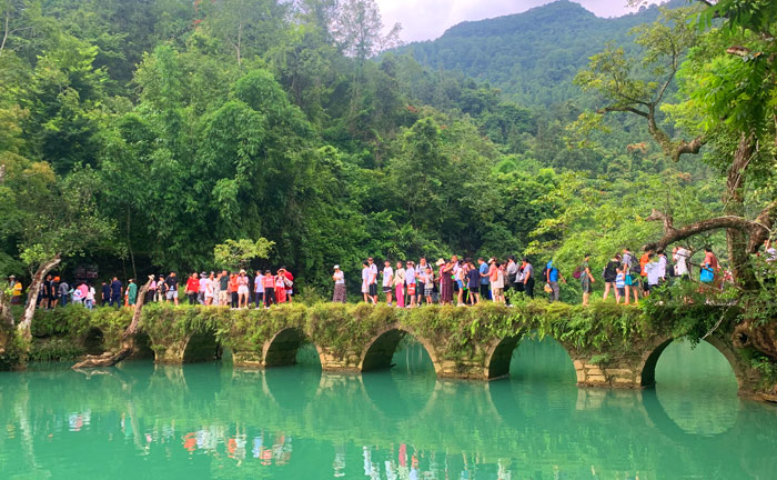 【不同梵享】荔波小七孔、西江千戶(hù)苗寨、鎮(zhèn)遠(yuǎn)、銅仁古城、梵凈山、黃果樹(shù)瀑布、青巖古鎮(zhèn)、高端純玩6日游