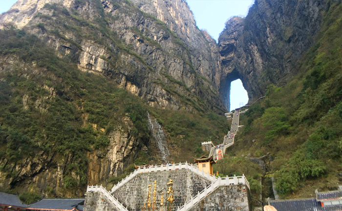 【首選湖南】森林公園|天門(mén)山|土司城|茶峒古鎮(zhèn)|芙蓉鎮(zhèn)|橘子洲頭|韶山鳳凰古城贈(zèng)送觀(guān)賞大型湘西民俗晚會(huì)雙飛6日